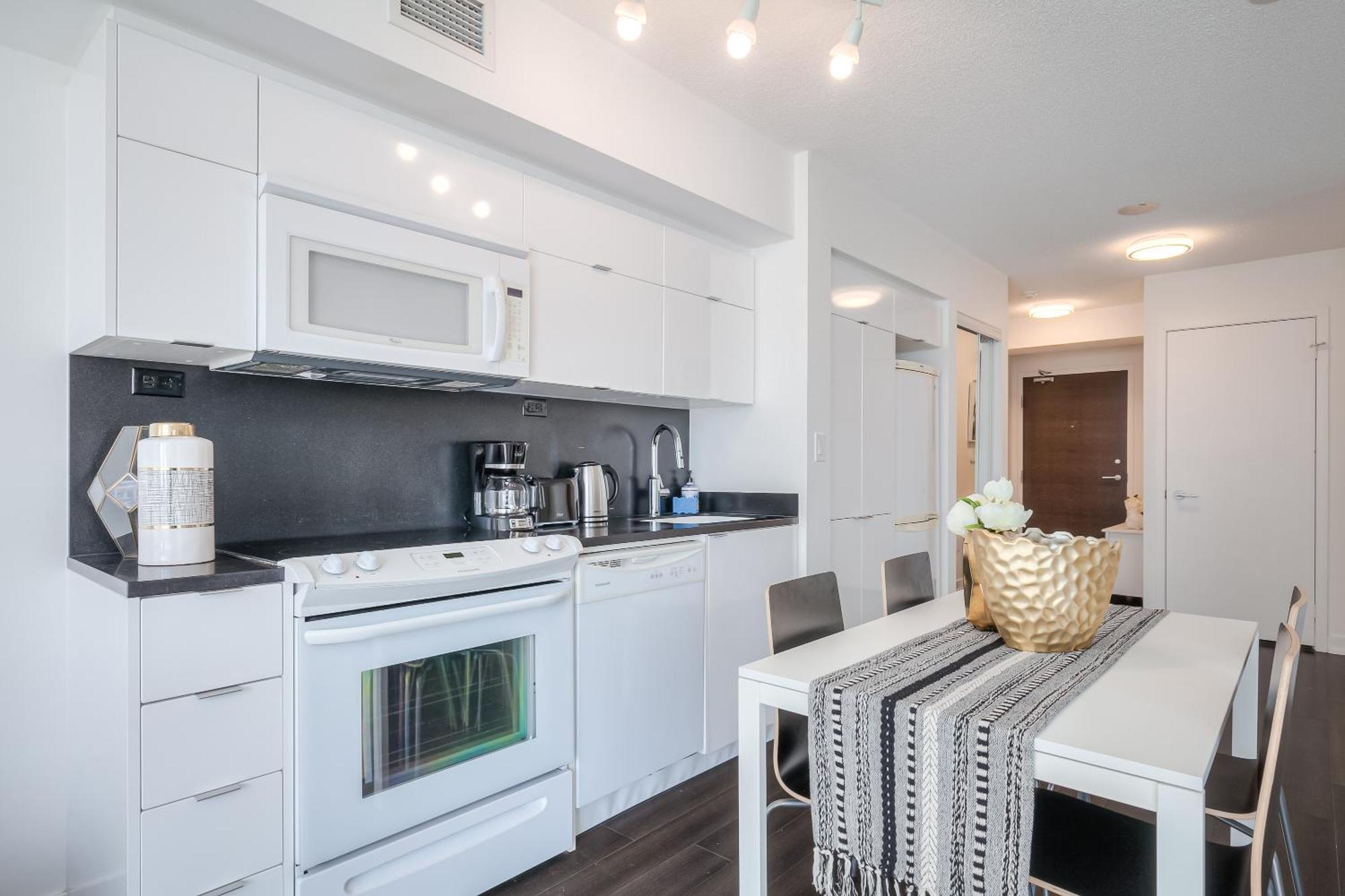 Modern Stylish - 5 Min From Cn Tower Holiday home *